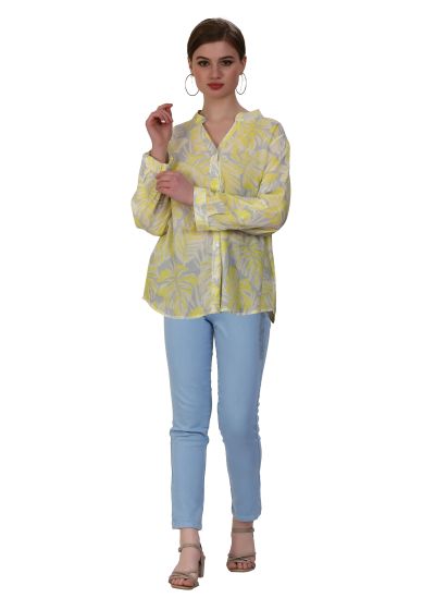 Blouse in pastel yellow print