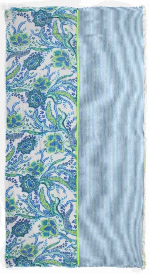 Feiner Schal in blau/weiß, auf der einen Hälfte gestreift und auf der anderen Hälfte mit blauen und Limettenfarbigen Blumen und Paisley bedruckt